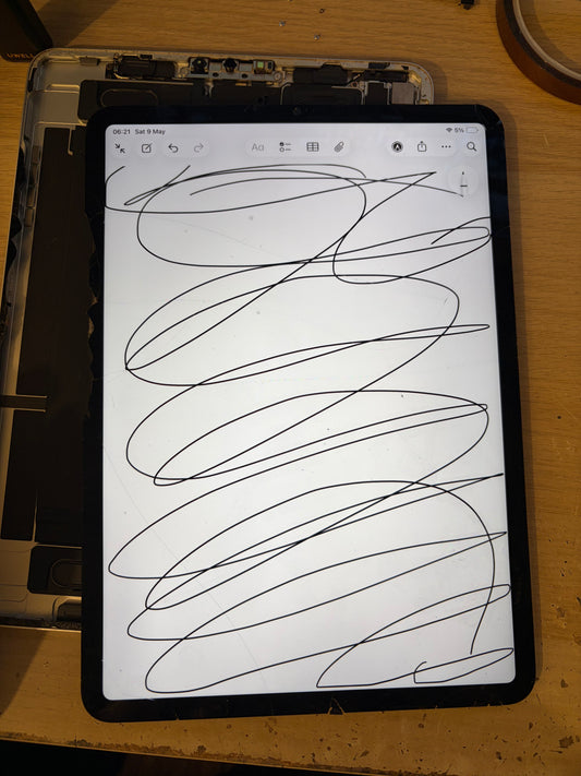 Apple iPad Pro 11 inch 3rd/4th Generation LCD Screen - Cracked Glass / Fully Working.