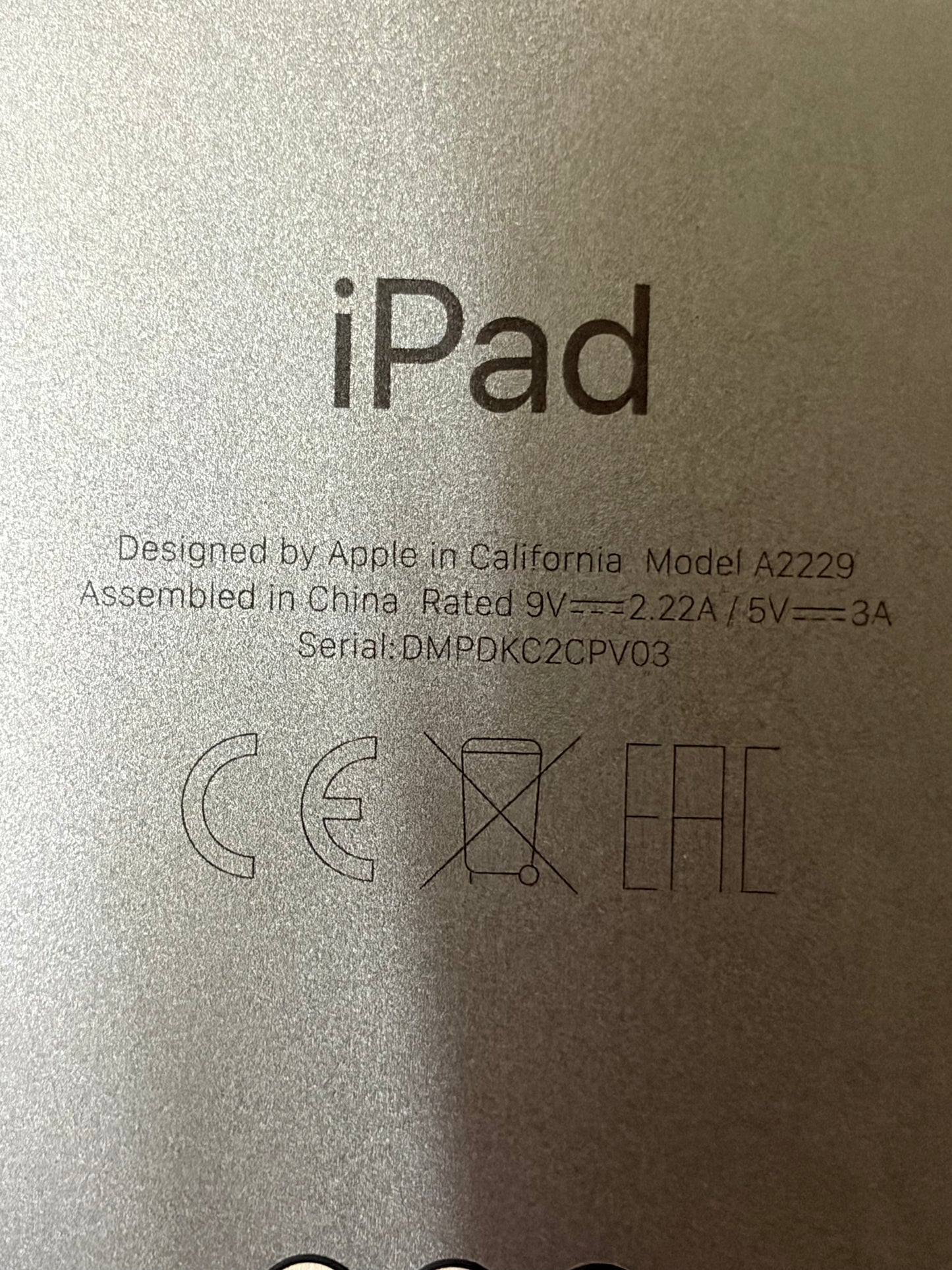 Apple iPad Pro 12.9 inch 4th Gen 128gb WiFi - Damaged Screen - Needs REPAIR.