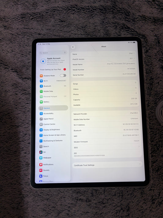 Apple iPad Pro 12.9 inch 3rd Gen 256gb WiFi/Cellular (Unlocked) - Minor Fault.