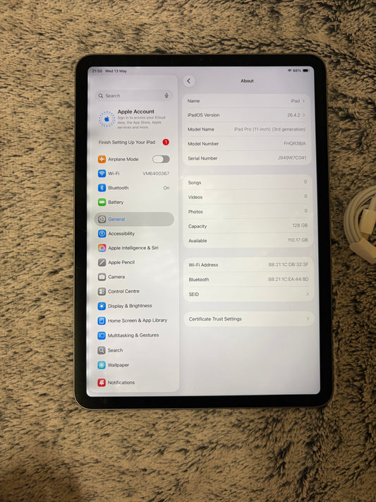 Apple iPad Pro 11 inch 3nd Gen (M1-2021) - 256gb WiFi/Cellular - Minor Fault.