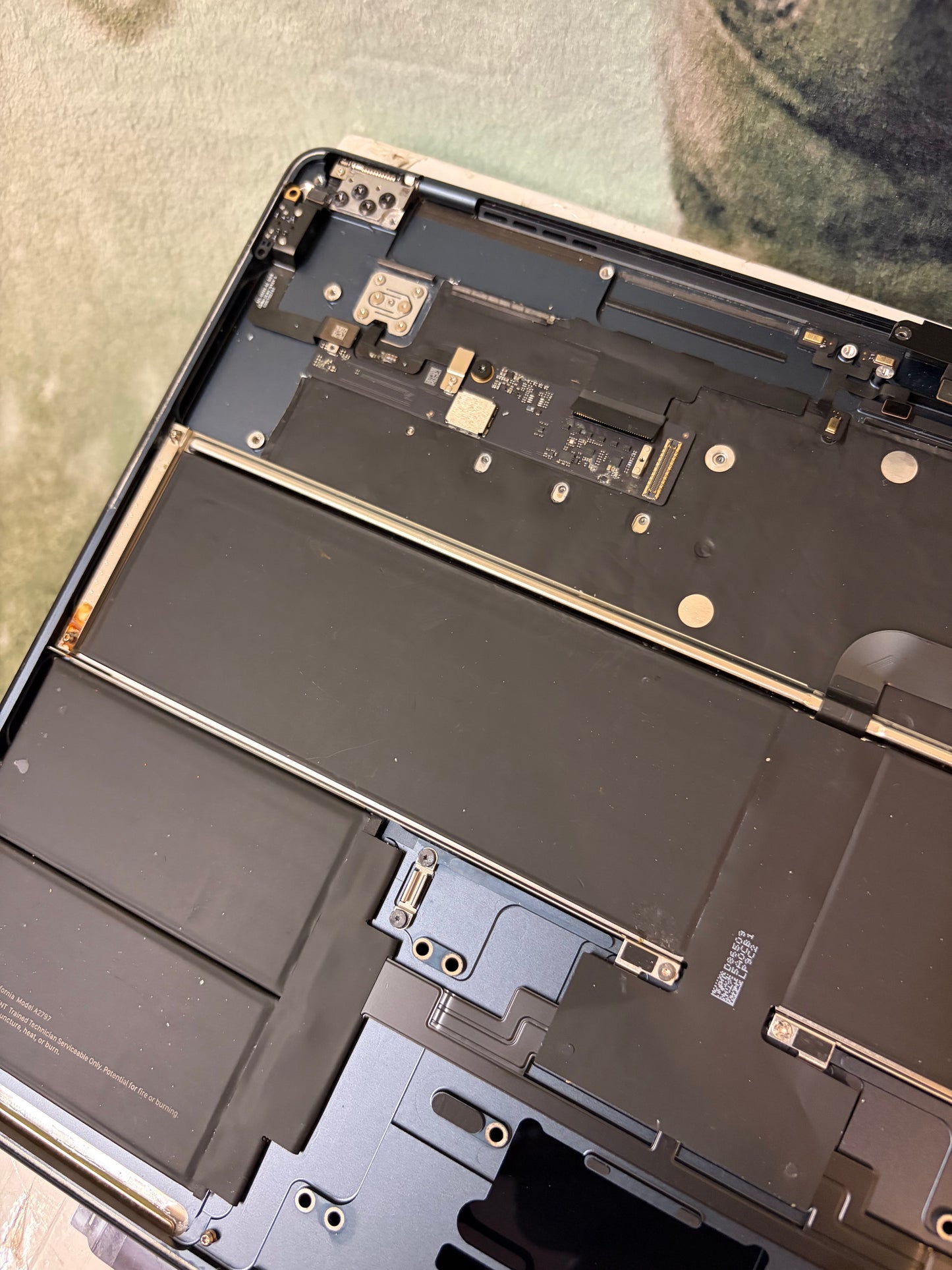 Apple Macbook Air 15 Inch M4 (2025) - Screen/Palmrest ONLY. Faulty