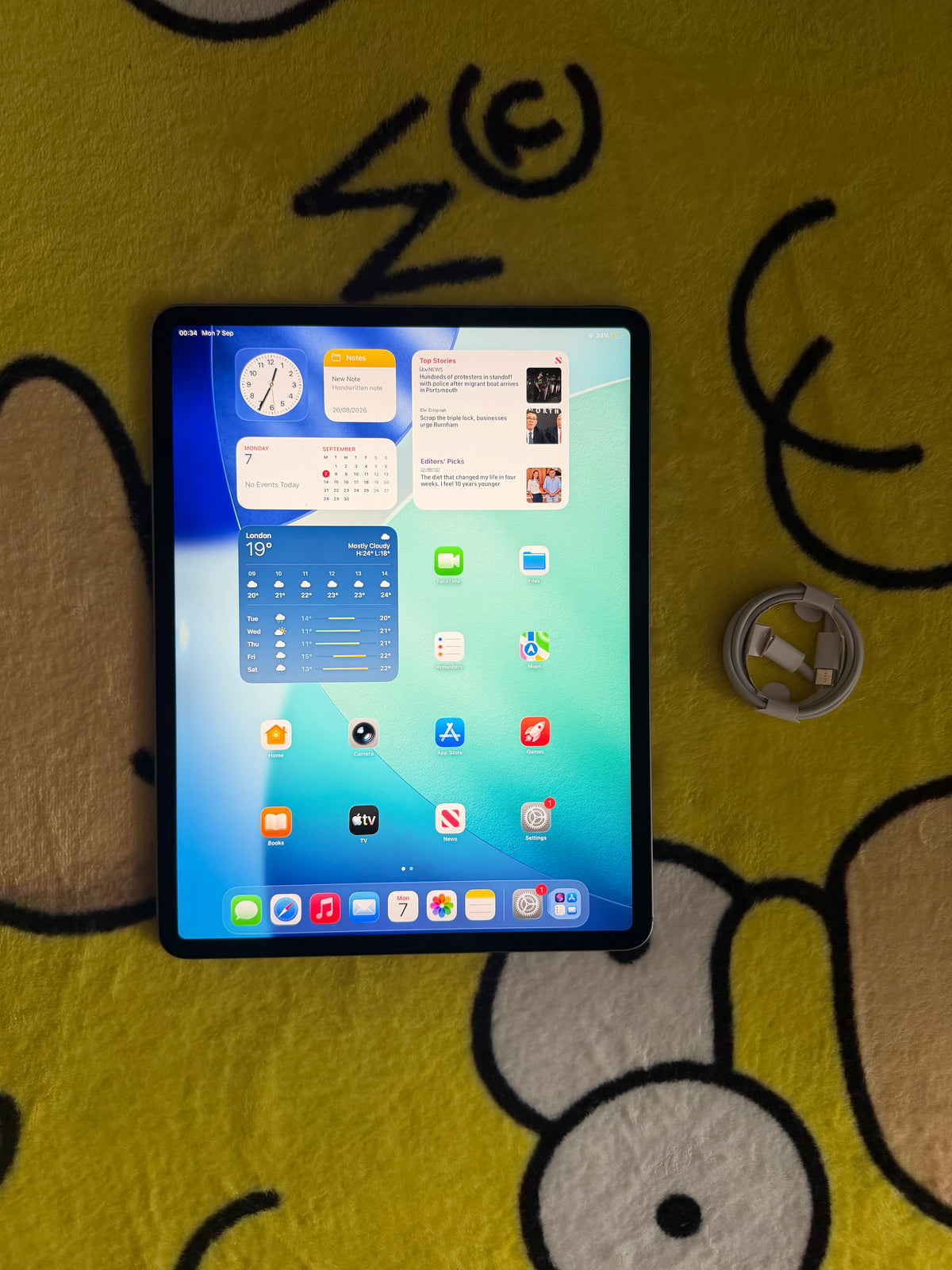 Apple iPad Air 13 inch M2 (2024) 128gb WiFi/Cellular - Fully Working