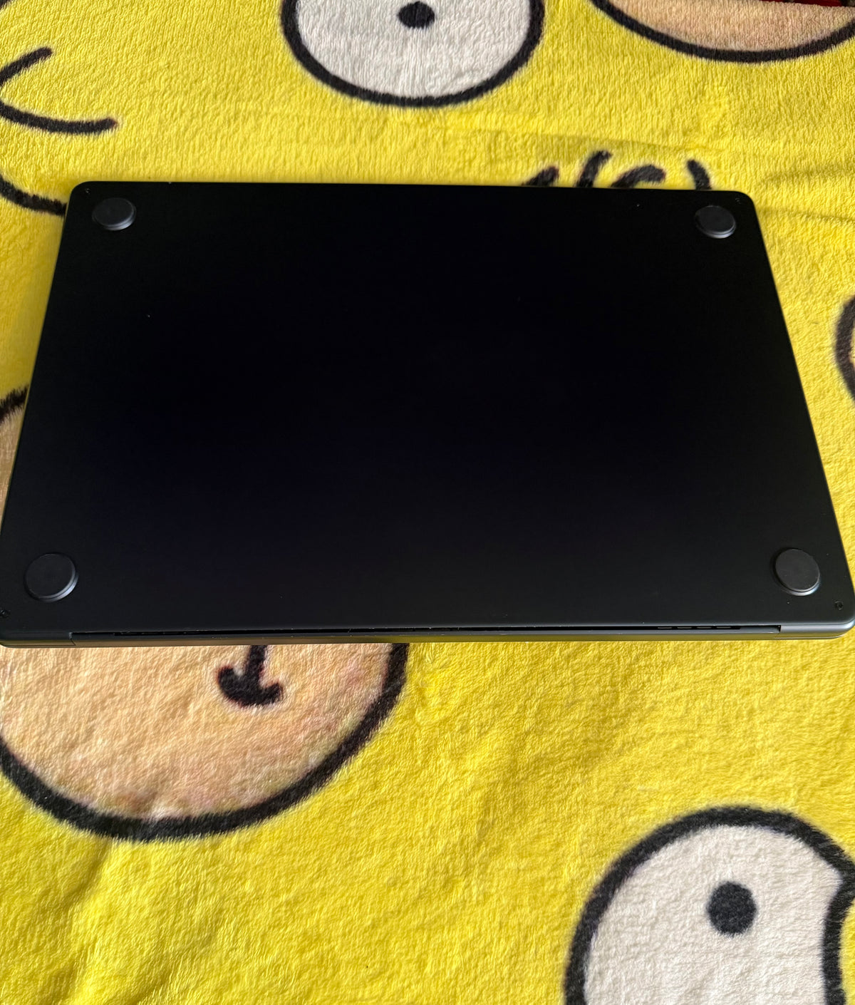 Apple Macbook Air 15 inch 2023 - M3, 8gb RAM, 512gb SSD.