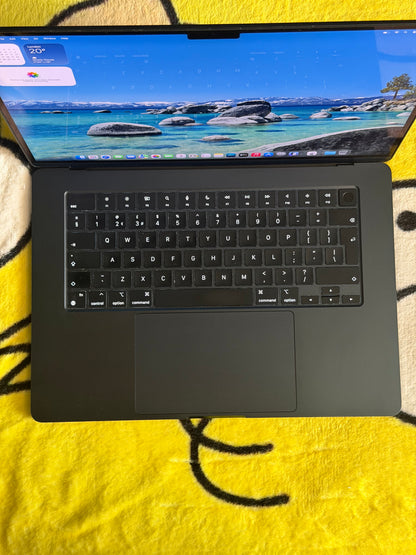 Apple Macbook Air 15 inch 2023 - M3, 8gb RAM, 512gb SSD.