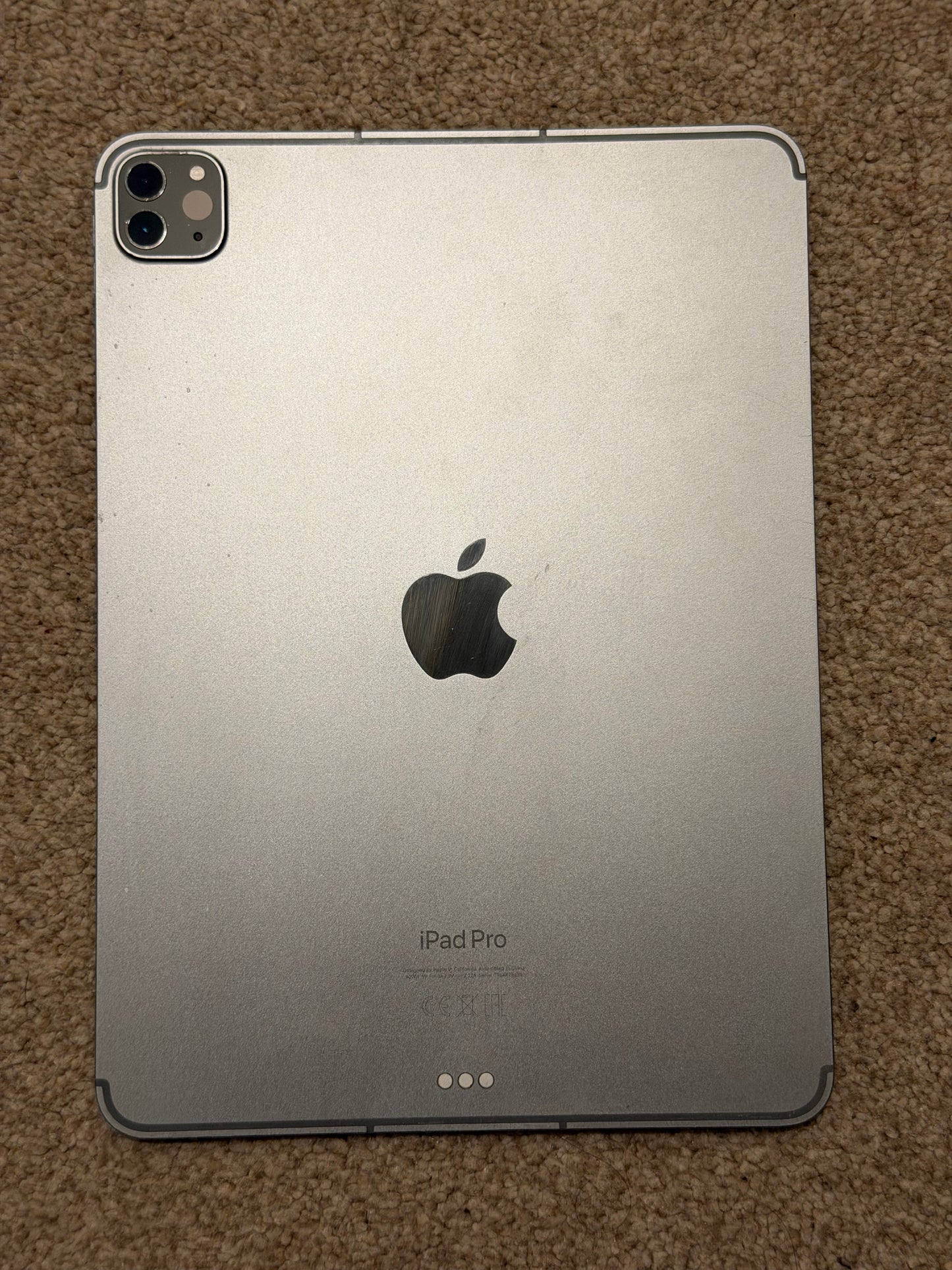 Apple iPad Pro 11 inch 4th Gen (2022) WiFi/Cellular - No Power/Faulty!