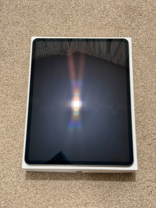 Apple iPad Pro 12.9 inch 4th Gen 256gb WiFi - No Power/Faulty!
