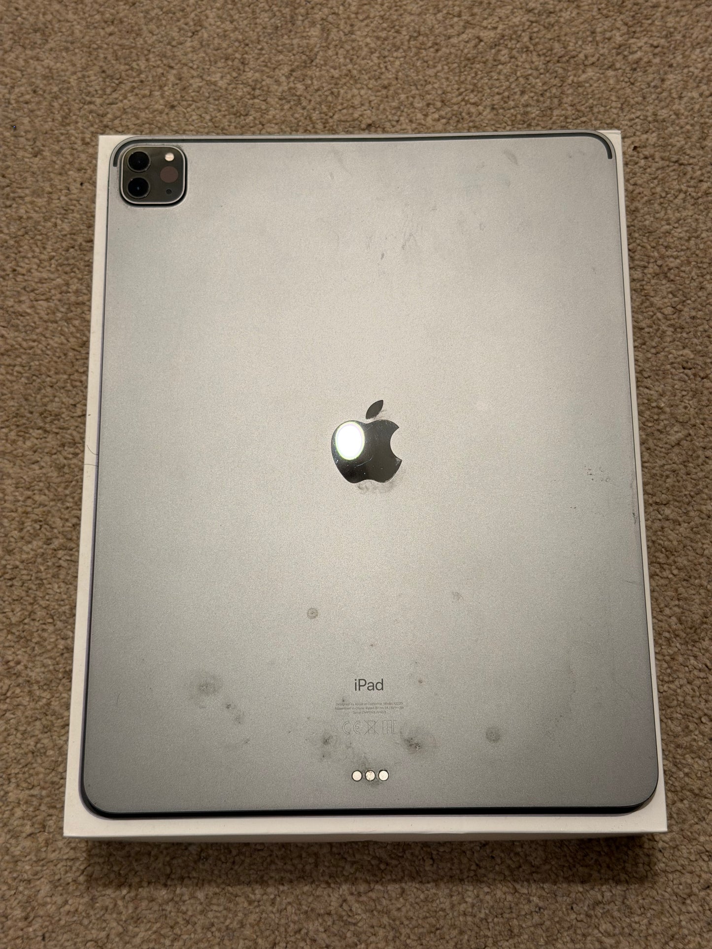 Apple iPad Pro 12.9 inch 4th Gen 256gb WiFi - No Power/Faulty!