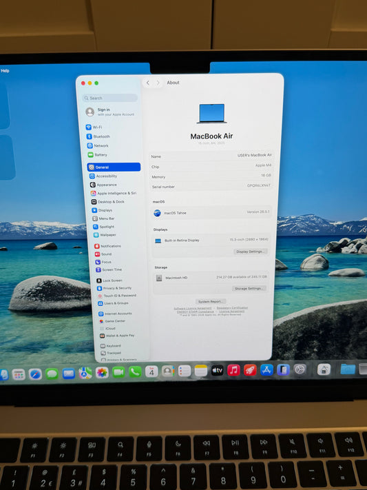 Apple Macbook Air 15 inch 2025 - M4, 16gb RAM, 256gb SSD - Fully Working!