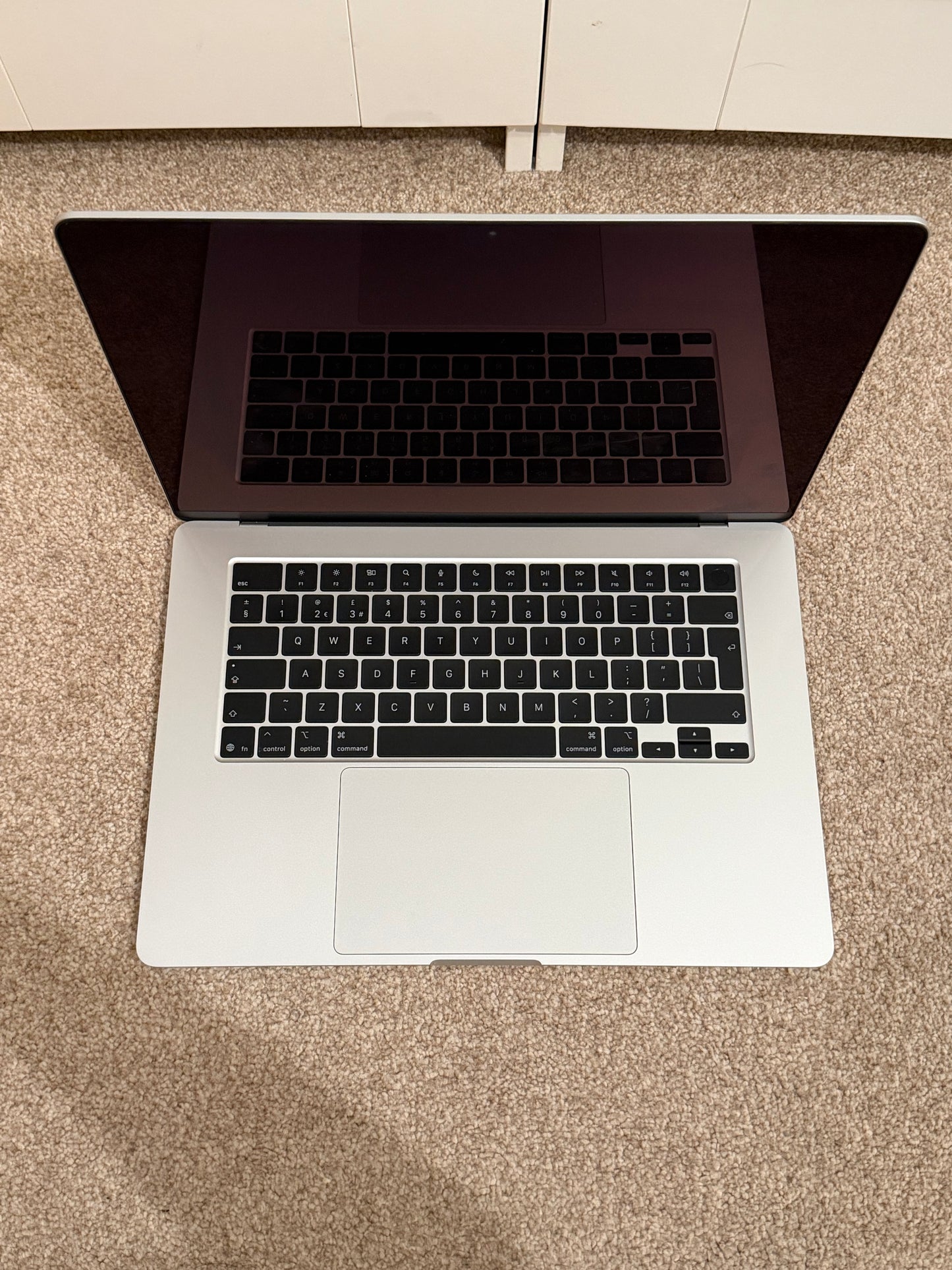 Apple Macbook Air 15 inch 2025 - M4, 16gb RAM, 256gb SSD - Fully Working!