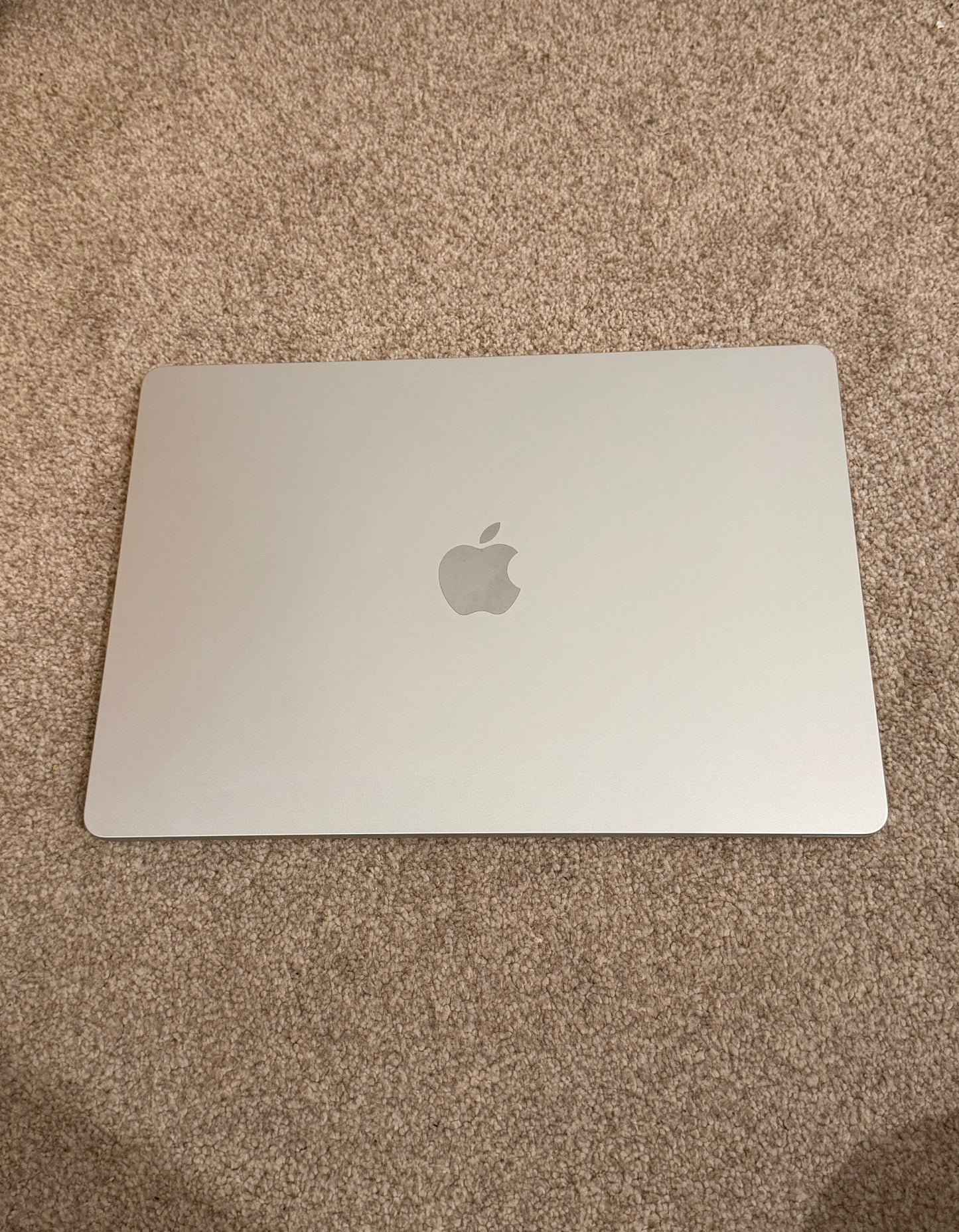 Apple Macbook Air 15 inch 2025 - M4, 16gb RAM, 256gb SSD - Fully Working!