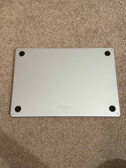 Apple Macbook Air 15 inch 2025 - M4, 16gb RAM, 256gb SSD - Fully Working!