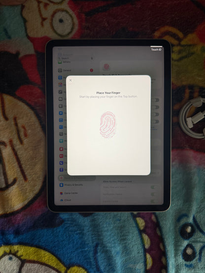 Apple iPad Air 10.9 inch 5th gen (M1) 2022 64gb WiFi - Faulty/Randomly Reboots!