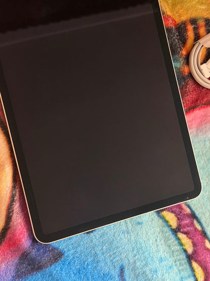 Apple iPad Pro 11 inch 1st Gen 64gb WiFi/Cellular - Silver. Faulty/No Power!