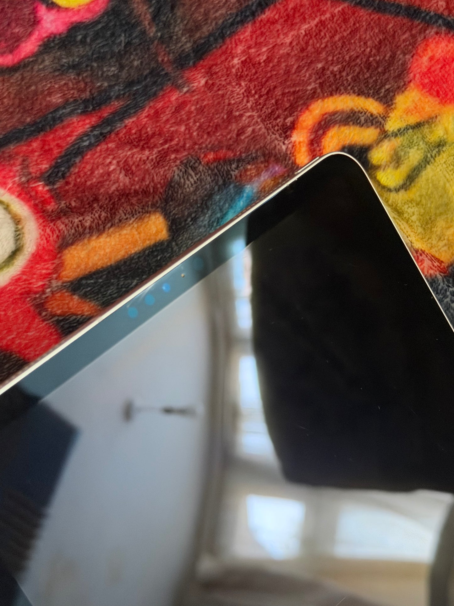 Apple iPad Pro 11 inch 1st Gen 64gb WiFi/Cellular - Silver. Faulty/No Power!