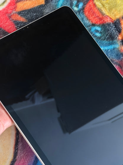 Apple iPad Pro 11 inch 1st Gen 64gb WiFi/Cellular - Silver. Faulty/No Power!