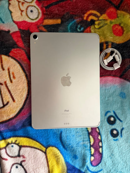 Apple iPad Pro 11 inch 1st Gen 64gb WiFi/Cellular - Silver. Faulty/No Power!