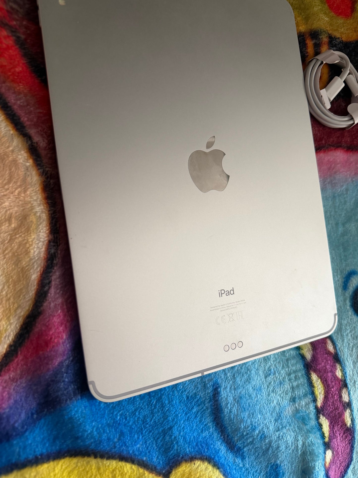 Apple iPad Pro 11 inch 1st Gen 64gb WiFi/Cellular - Silver. Faulty/No Power!