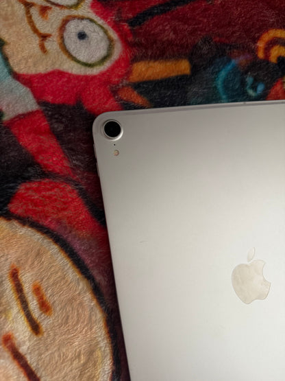 Apple iPad Pro 11 inch 1st Gen 64gb WiFi/Cellular - Silver. Faulty/No Power!