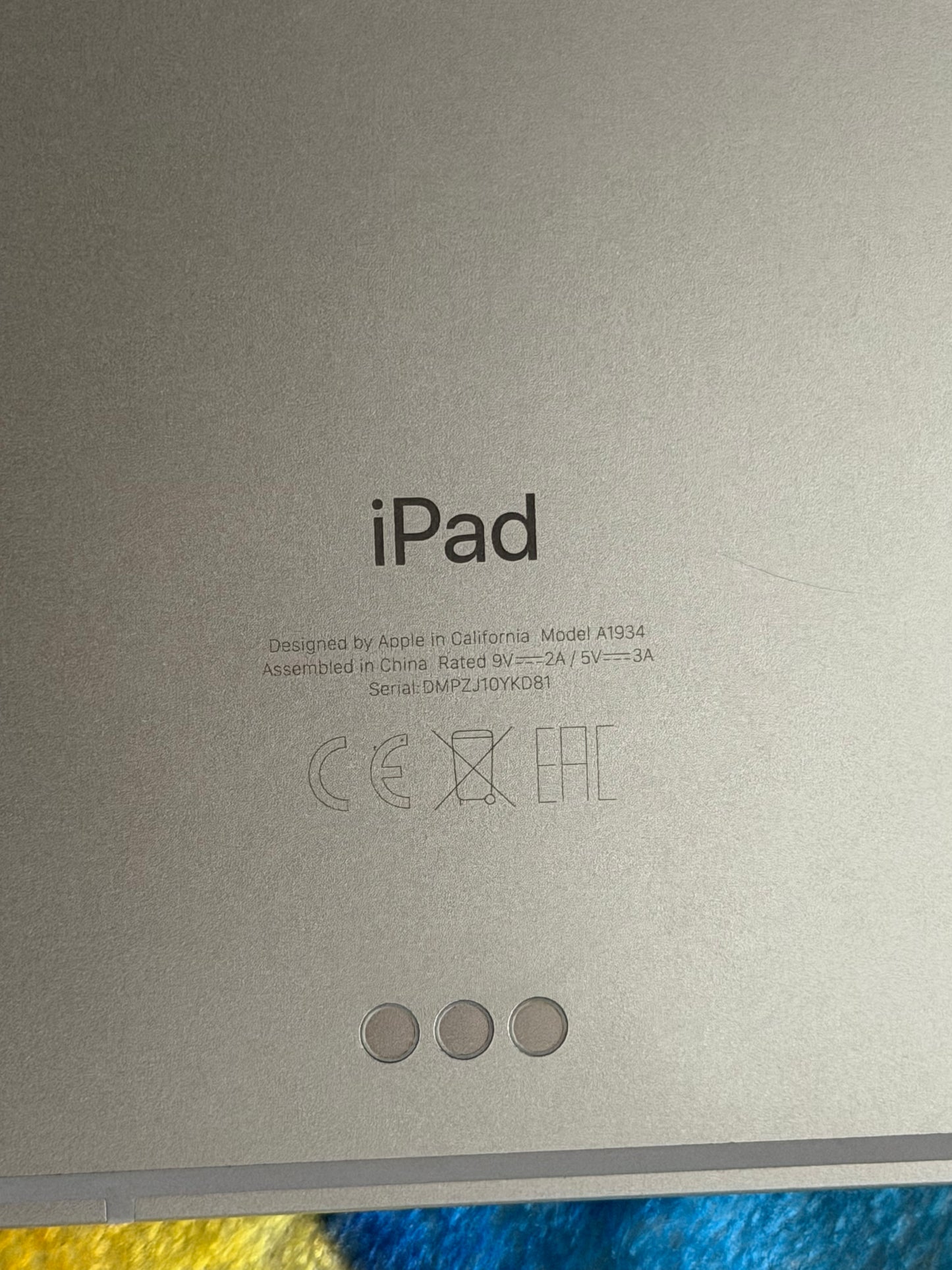 Apple iPad Pro 11 inch 1st Gen 64gb WiFi/Cellular - Silver. Faulty/No Power!