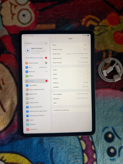 Apple iPad Pro 11 inch 3rd Gen (M1) 256gb WiFi - Grey. Fully Working!