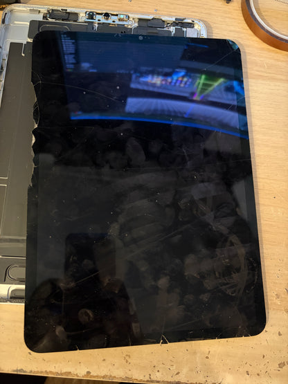 Apple iPad Pro 11 inch 3rd/4th Generation LCD Screen - Cracked Glass / Fully Working.