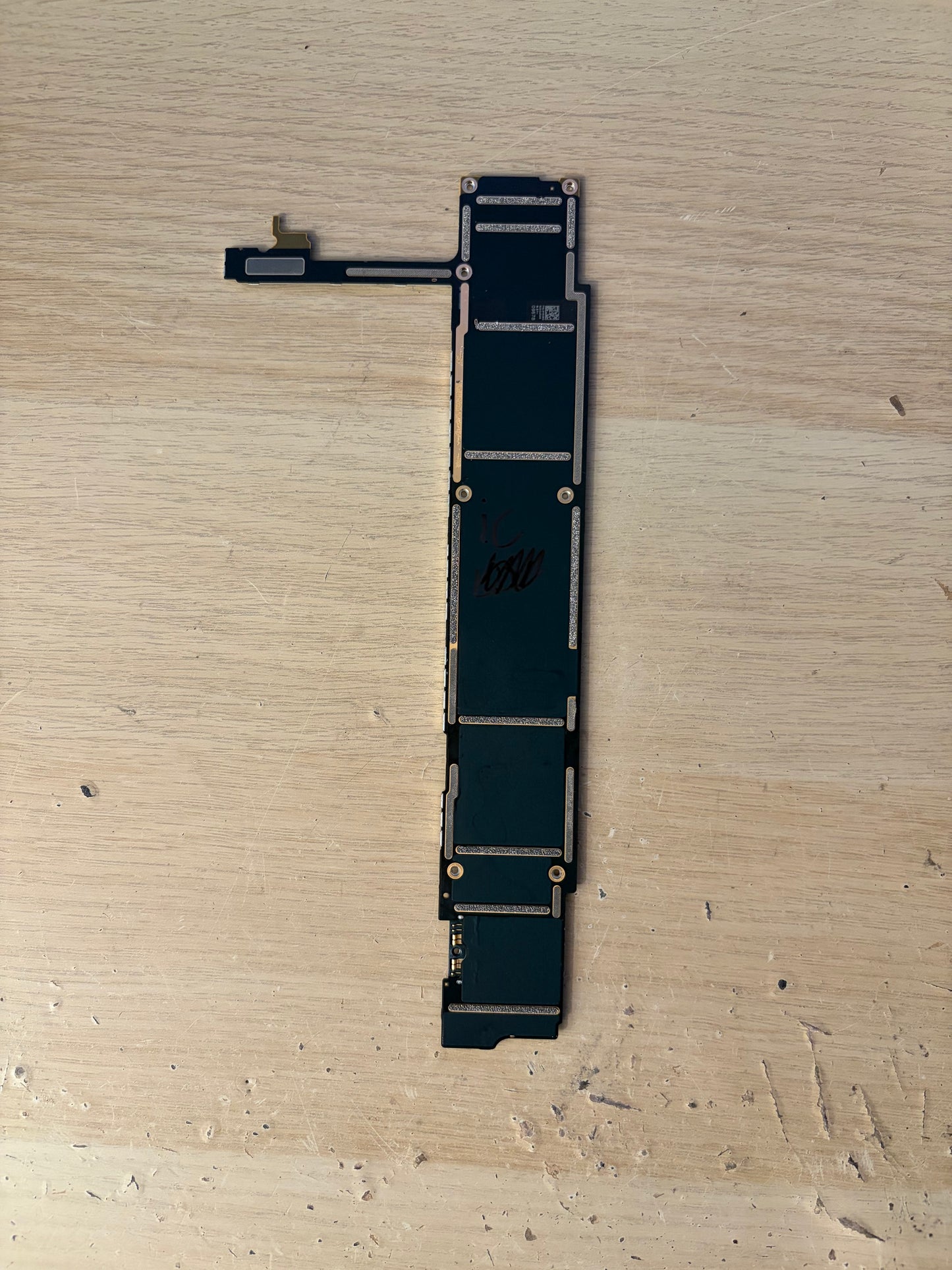 Apple iPad Pro 11 inch 4th Generation Logic Board - FAULT/iCloud.