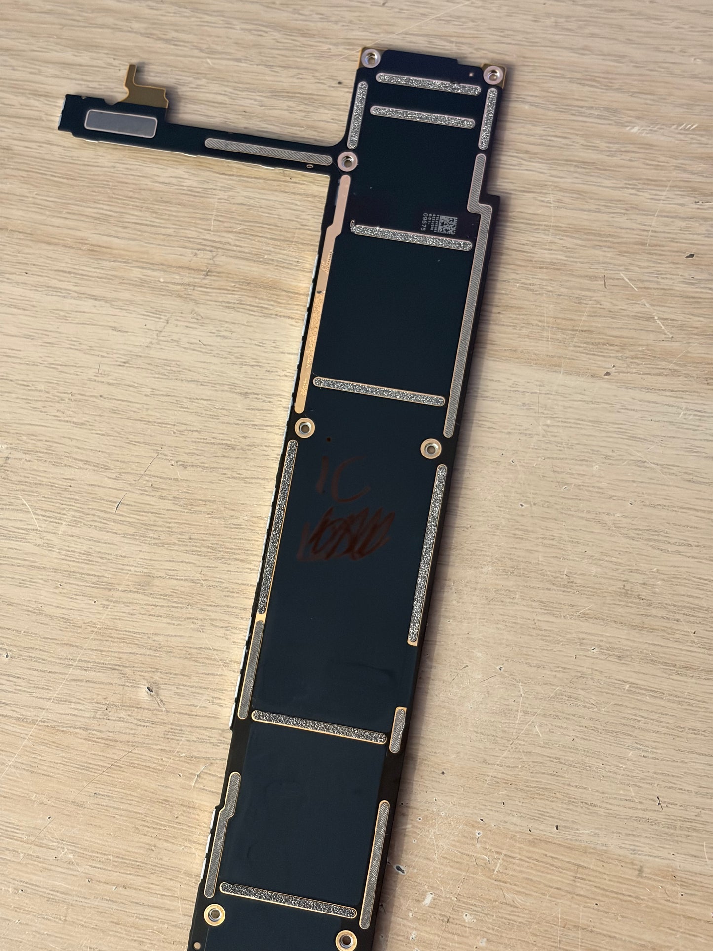 Apple iPad Pro 11 inch 4th Generation Logic Board - FAULT/iCloud.
