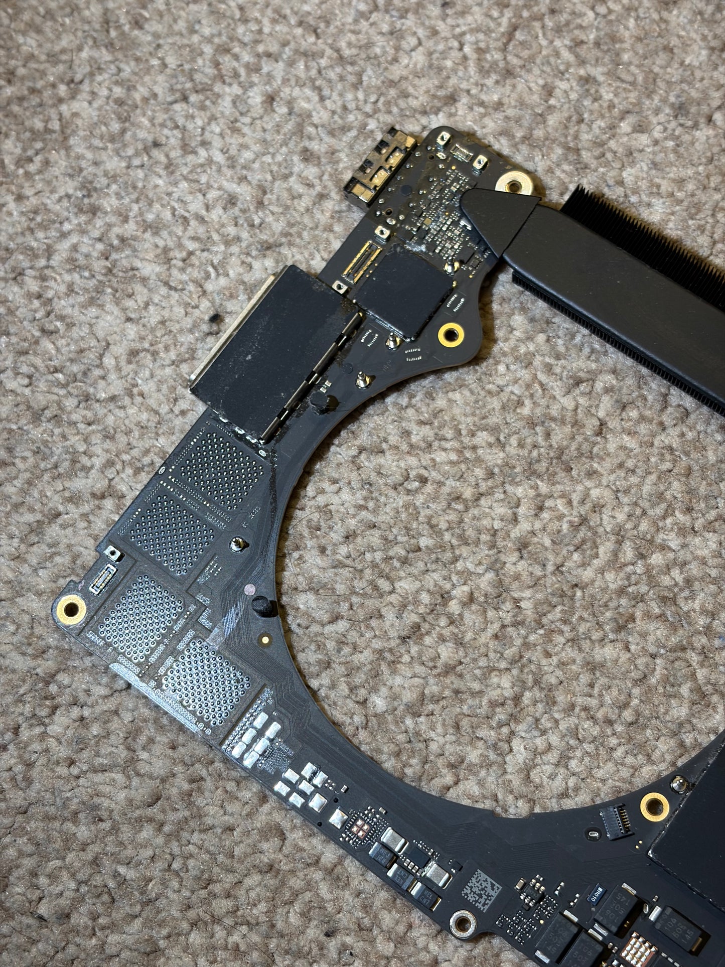 Apple Macbook Pro 16 inch M1 Pro Logic Board - FAULTY/NO POWER!