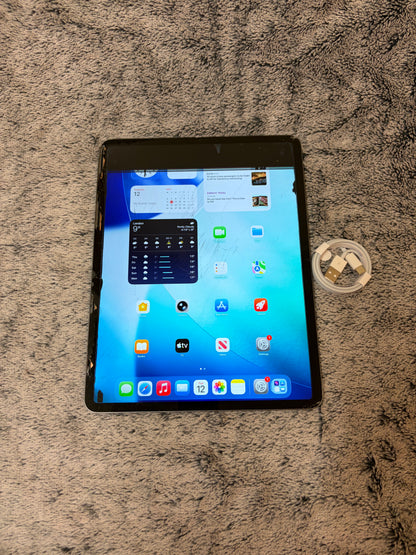 Apple iPad Pro 12.9 3rd Gen 64gb WiFi - Grey. Damaged screen / Needs Repair.