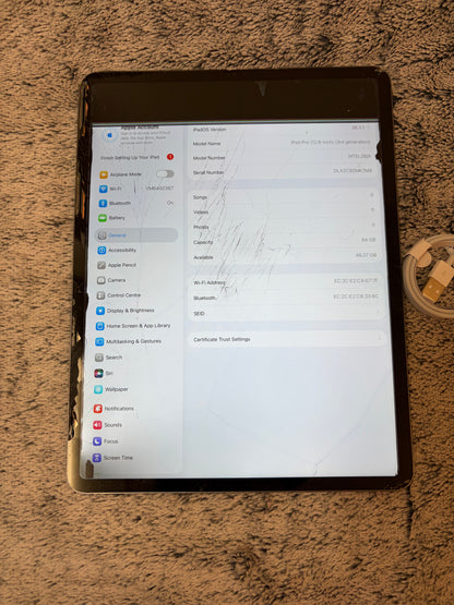 Apple iPad Pro 12.9 3rd Gen 64gb WiFi - Grey. Damaged screen / Needs Repair.