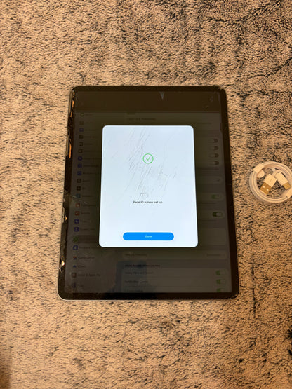 Apple iPad Pro 12.9 3rd Gen 64gb WiFi - Grey. Damaged screen / Needs Repair.