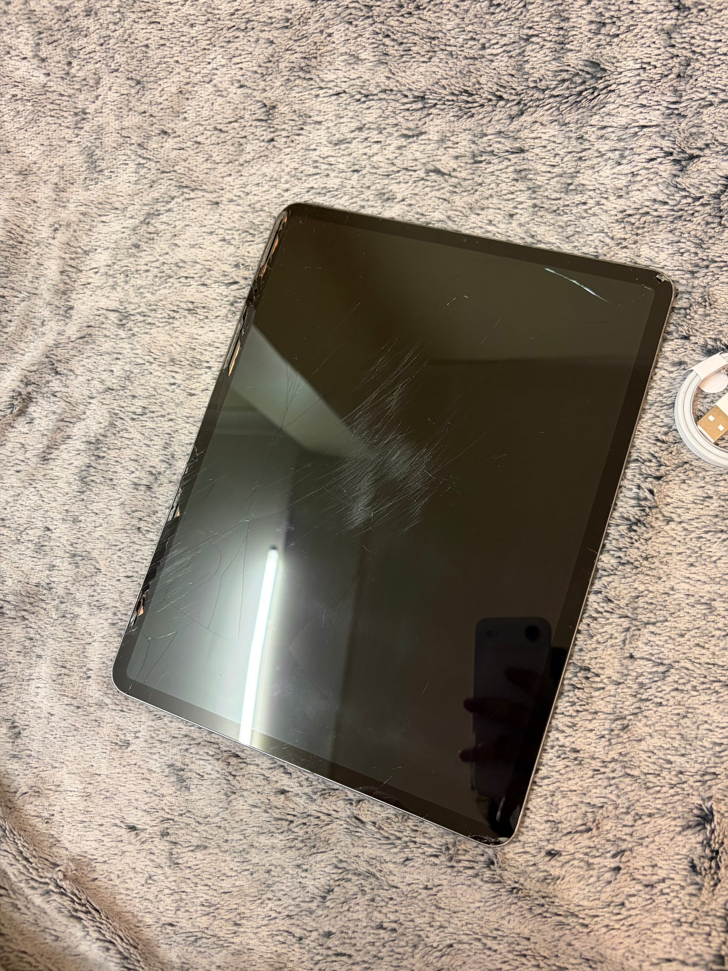 Apple iPad Pro 12.9 3rd Gen 64gb WiFi - Grey. Damaged screen / Needs Repair.