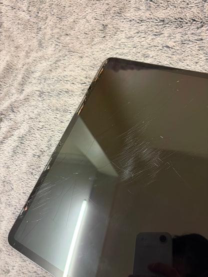 Apple iPad Pro 12.9 3rd Gen 64gb WiFi - Grey. Damaged screen / Needs Repair.
