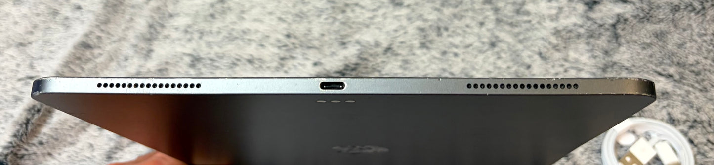 Apple iPad Pro 12.9 3rd Gen 64gb WiFi - Grey. Damaged screen / Needs Repair.