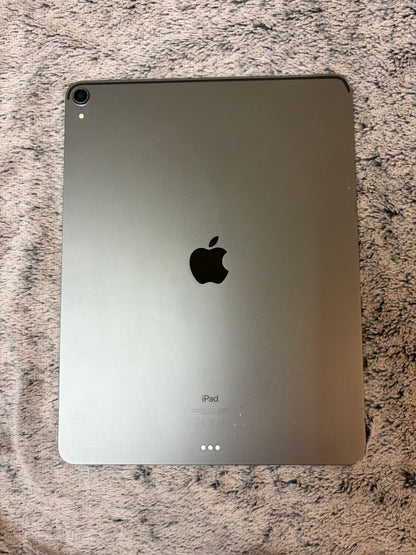 Apple iPad Pro 12.9 3rd Gen 64gb WiFi - Grey. Damaged screen / Needs Repair.