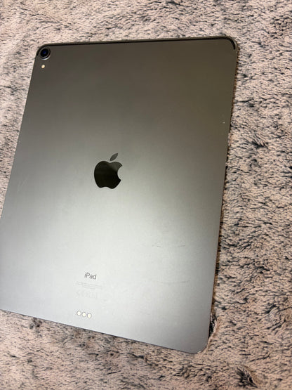 Apple iPad Pro 12.9 3rd Gen 64gb WiFi - Grey. Damaged screen / Needs Repair.