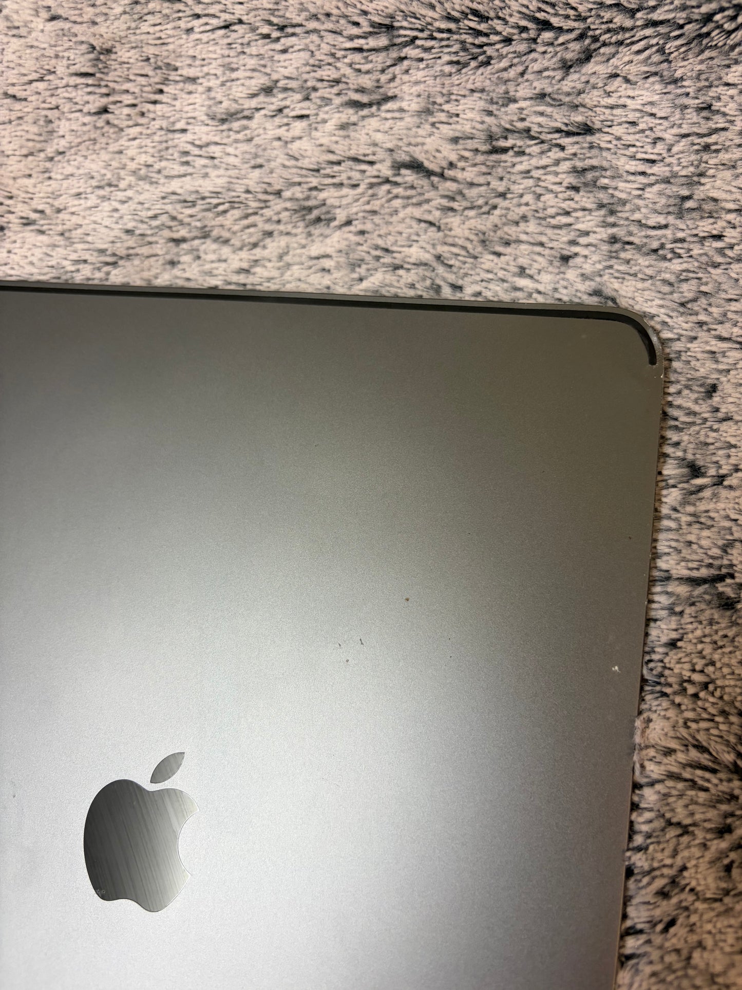 Apple iPad Pro 12.9 3rd Gen 64gb WiFi - Grey. Damaged screen / Needs Repair.