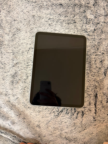 Apple iPad 10th Generation 64gb WiFi - Silver. Fully working / No Touch ID.