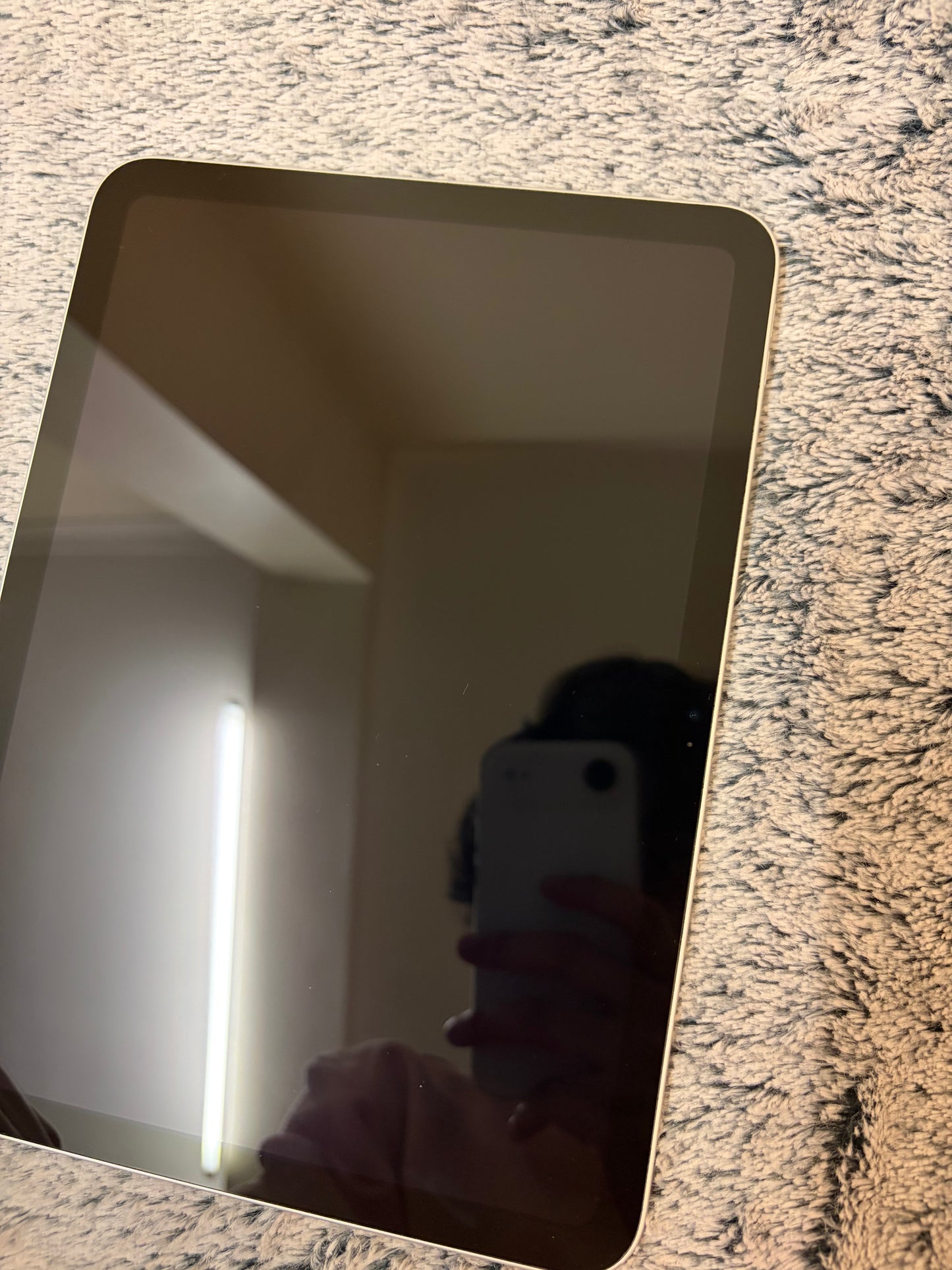 Apple iPad 10th Generation 64gb WiFi - Silver. Fully working / No Touch ID.