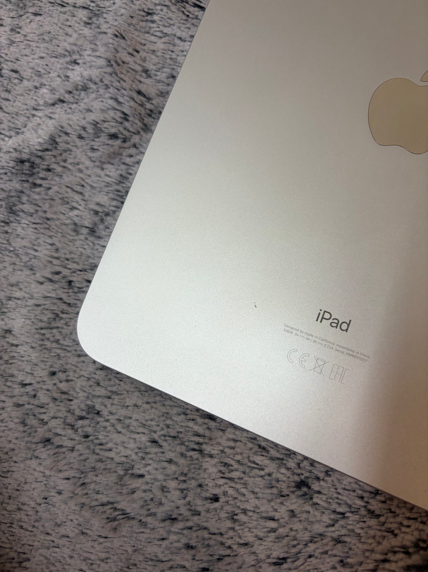Apple iPad 10th Generation 64gb WiFi - Silver. Fully working / No Touch ID.