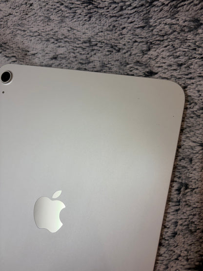 Apple iPad 10th Generation 64gb WiFi - Silver. Fully working / No Touch ID.