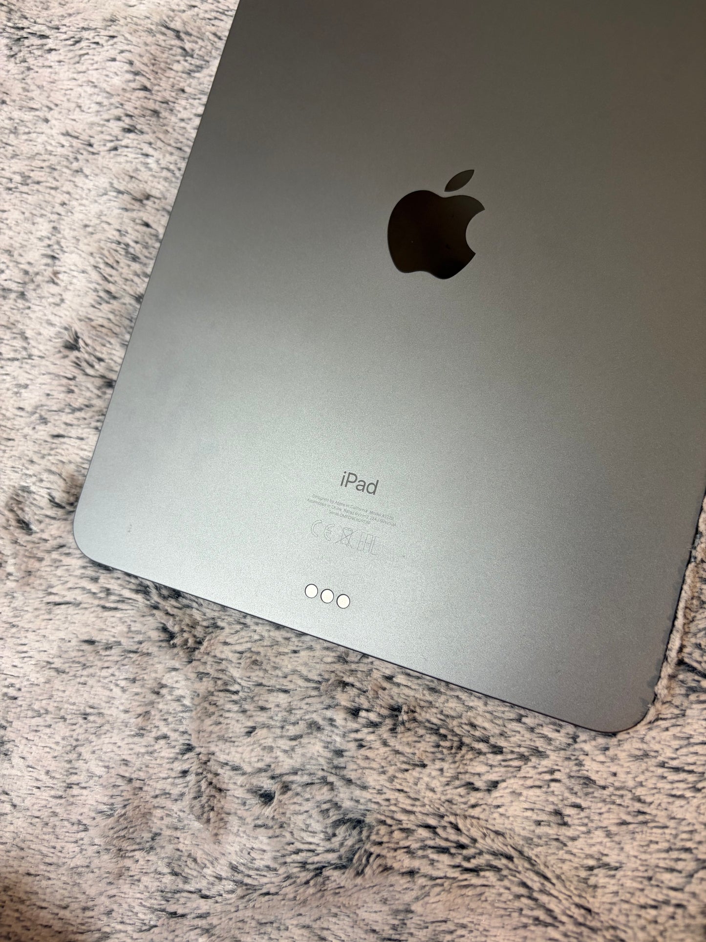 Apple iPad Pro 11 inch 2nd Gen 128gb WiFi - Damaged Screen.