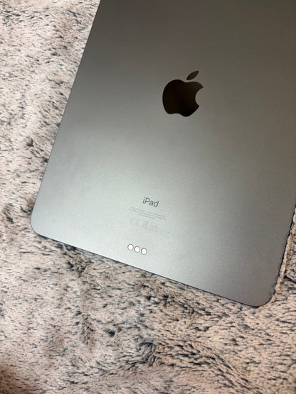 Apple iPad Pro 11 inch 2nd Gen 128gb WiFi - Damaged Screen.