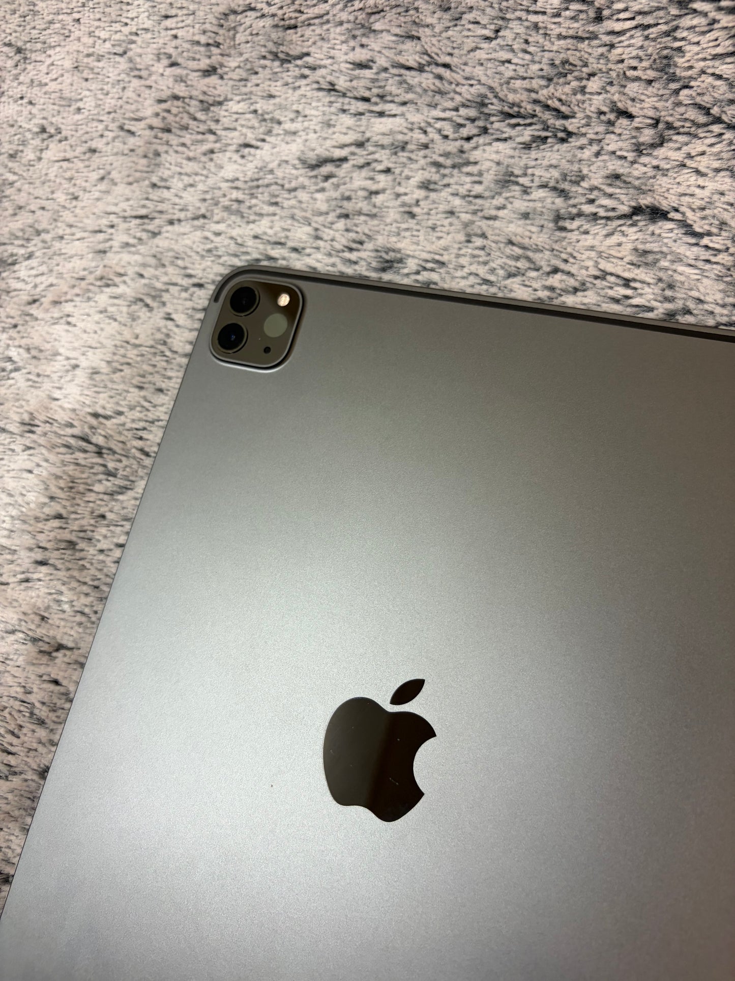 Apple iPad Pro 11 inch 2nd Gen 128gb WiFi - Damaged Screen.