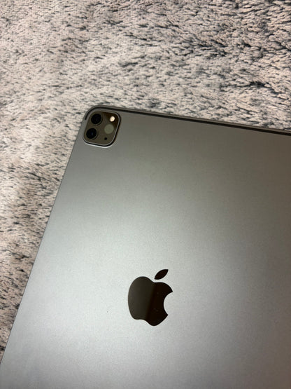 Apple iPad Pro 11 inch 2nd Gen 128gb WiFi - Damaged Screen.
