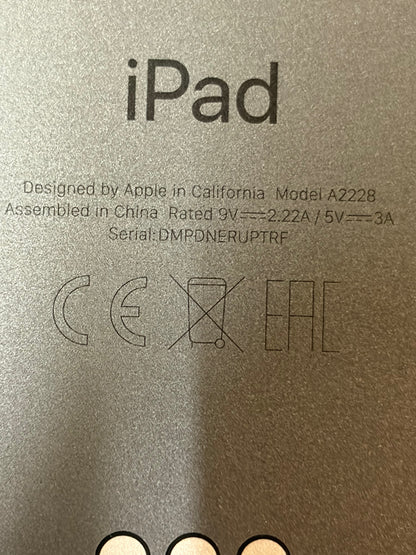 Apple iPad Pro 11 inch 2nd Gen 128gb WiFi - Damaged Screen.