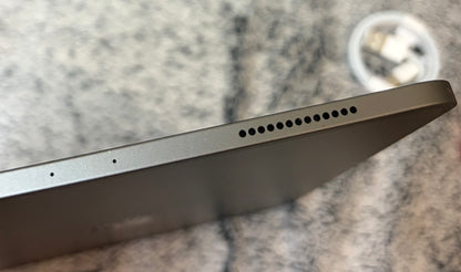 Apple iPad Pro 11 inch 2nd Gen 128gb WiFi - Minor Screen Fault - Fully Working!