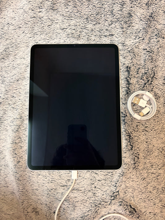 Apple iPad Pro 11 inch 3rd Gen (M1) 256gb WiFi - Damaged Screen/WiFi issue.