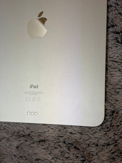 Apple iPad Pro 11 inch 3rd Gen (M1) 256gb WiFi - Damaged Screen/WiFi issue.