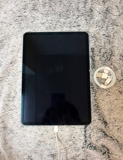 Apple iPad Pro 11 inch 2nd Gen 128gb WiFi - No Power/Damaged Screen.